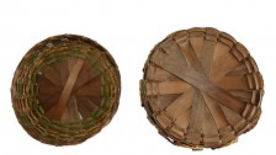 Two round woven baskets, one smaller than the other, on a white background.